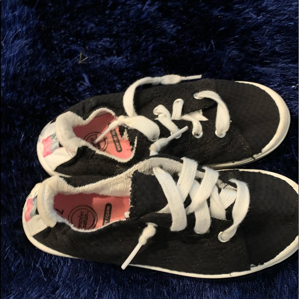Black Tennis Shoe